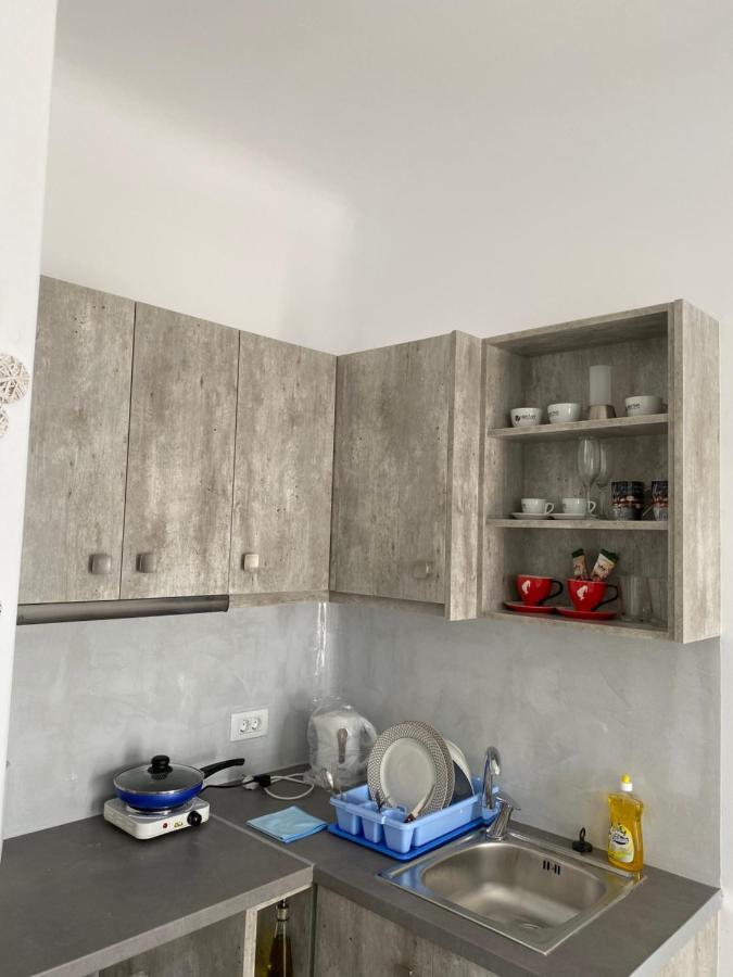 Petran Apartment ฟิรา ภายนอก รูปภาพ